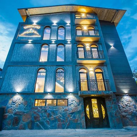 Hotel Mestia Inn Экстерьер фото