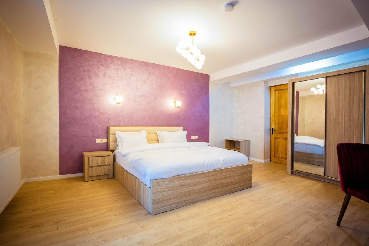 Hotel Mestia Inn Экстерьер фото