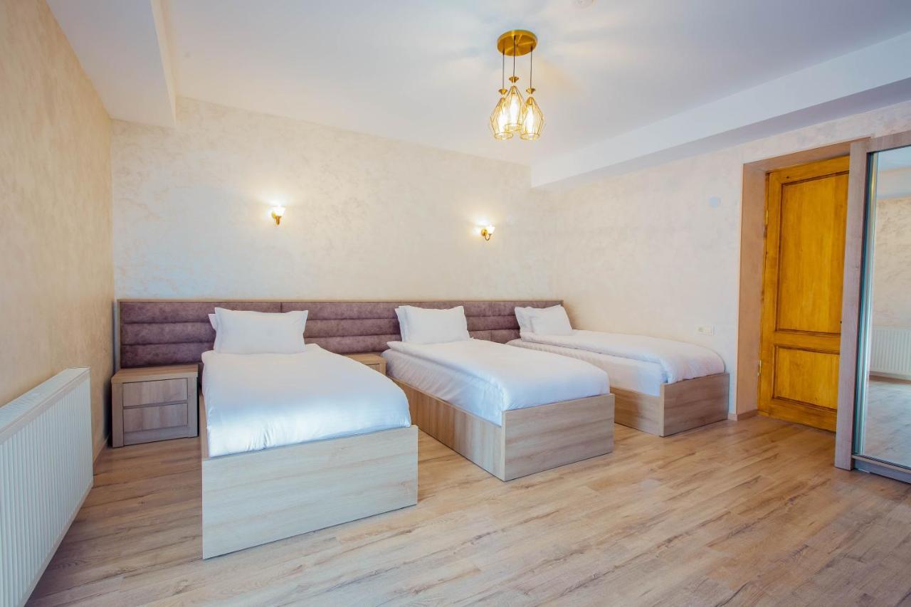 Hotel Mestia Inn Экстерьер фото