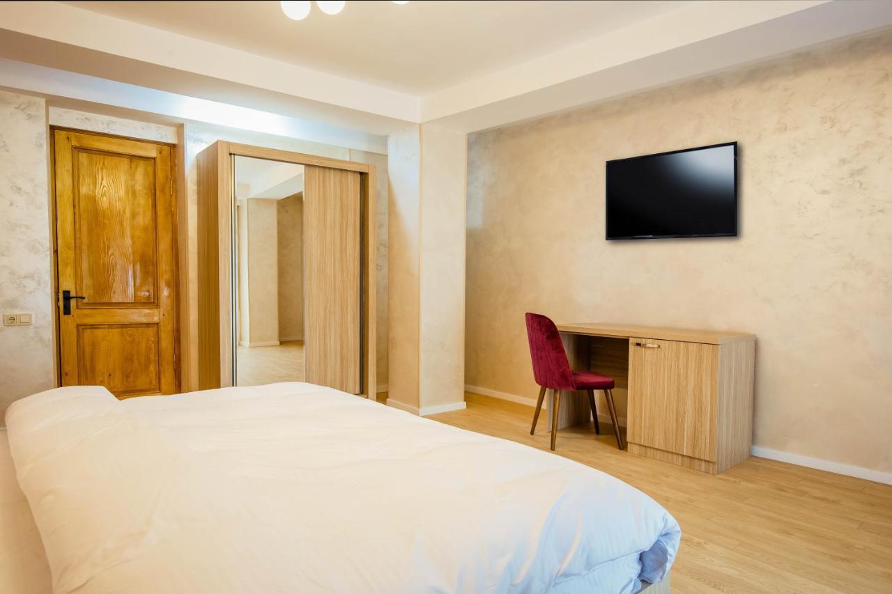 Hotel Mestia Inn Экстерьер фото