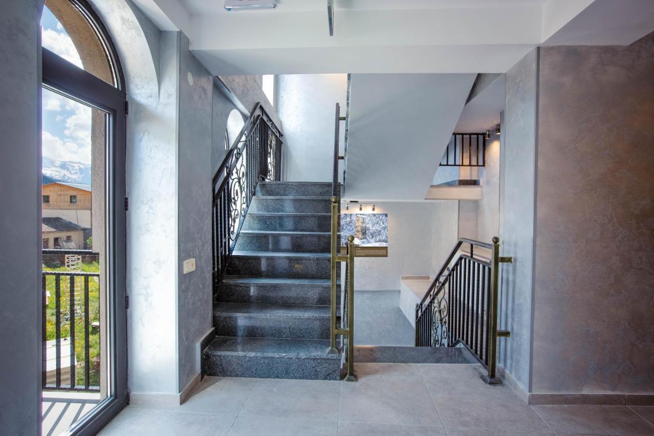 Hotel Mestia Inn Экстерьер фото