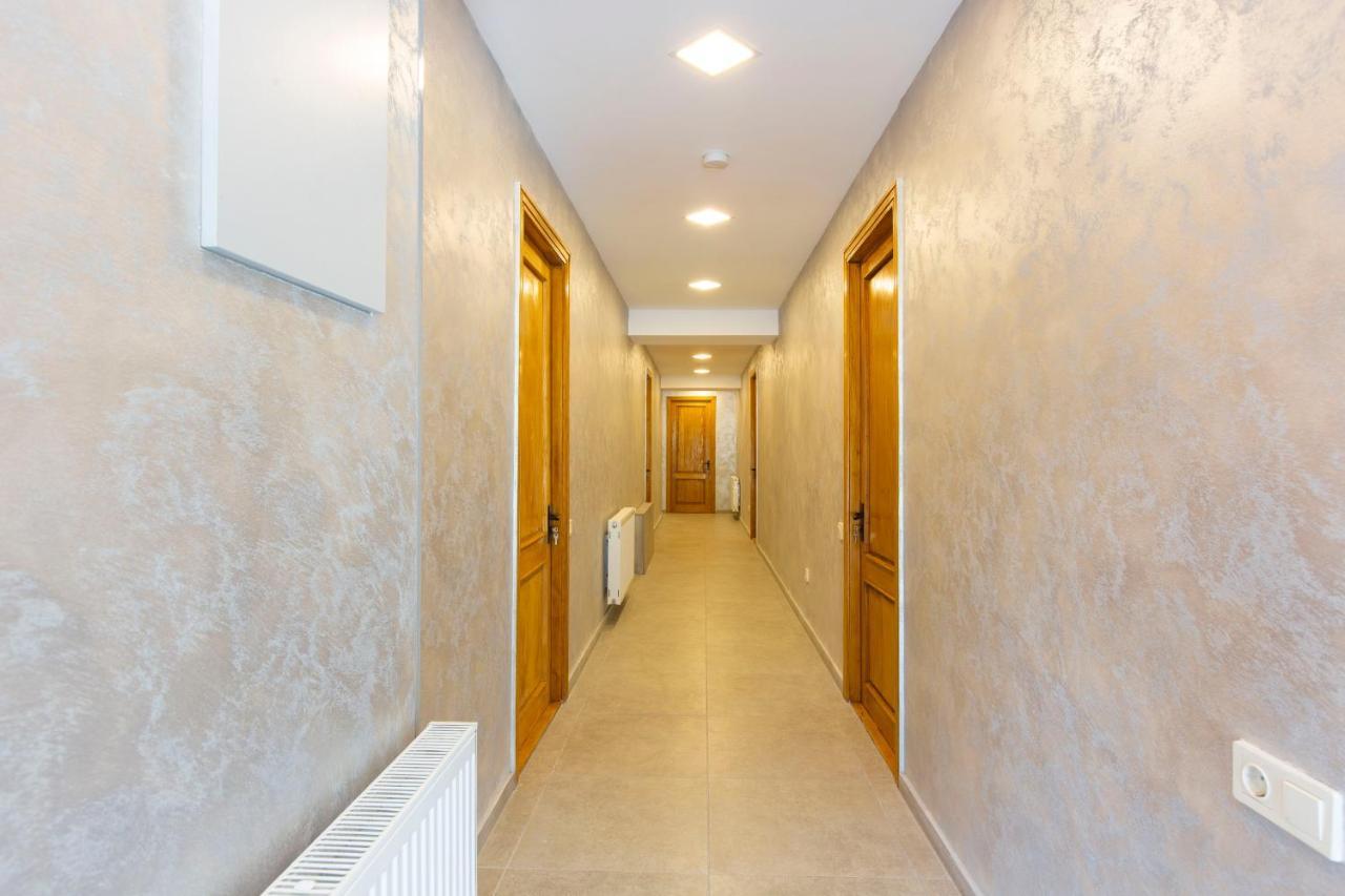 Hotel Mestia Inn Экстерьер фото
